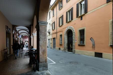 Red Appartamento Immerso Tra Le Mura Bolognesi Eksteriør bilde